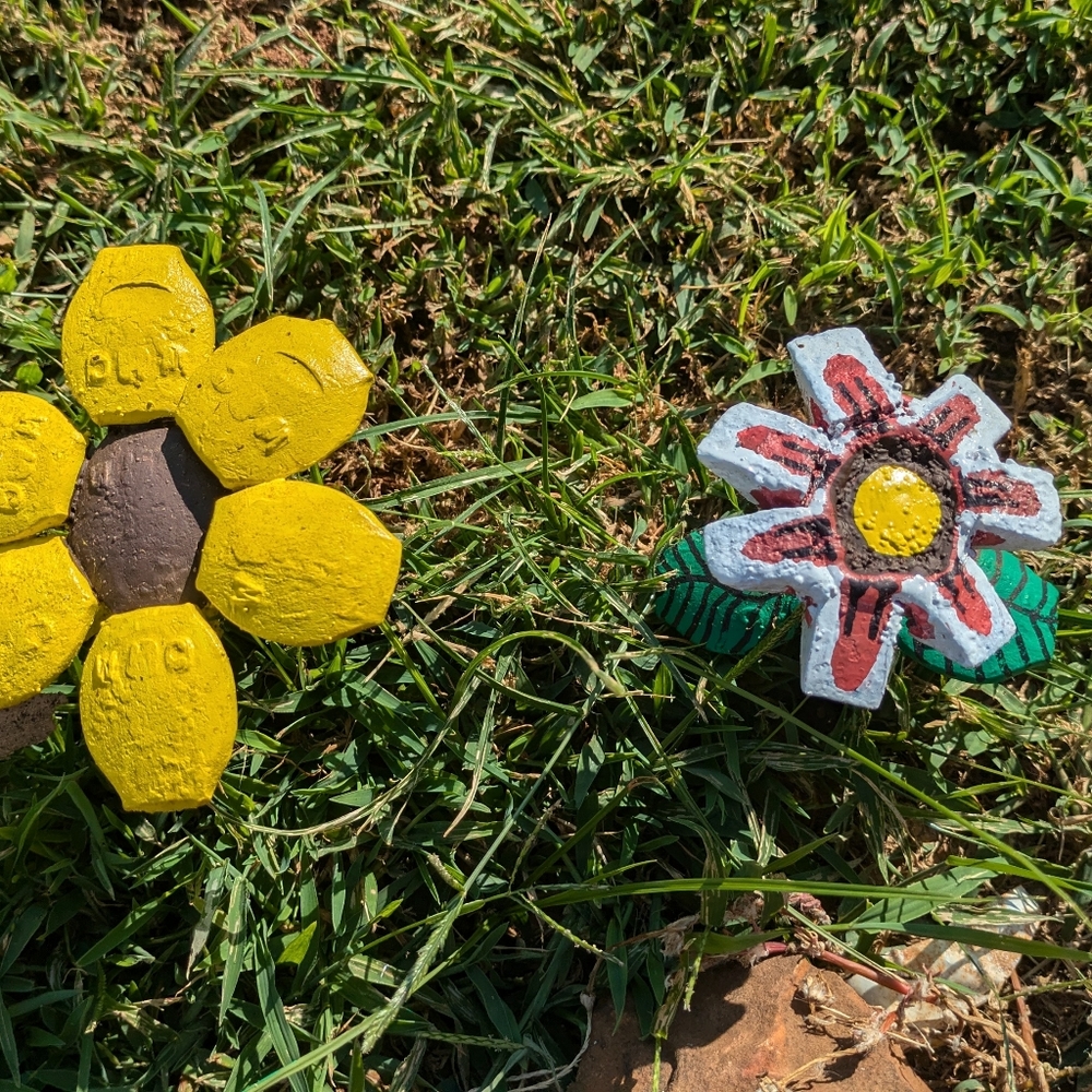 Yard art flowers